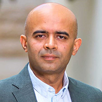 Zdjęcie Sameer Hasija - Sameer Hasija jest profesorem i kierownikiem katedry technologii i zarządzania operacyjnego, a także stypendystą Shell Fellow of Business and the Environment w INSEAD. Jest współautorem książki "Metoda Spotkań z Feniksem: Prowadź firmę tak, jakby płonęła!".